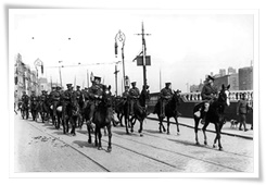Le défilé de l'armée de l'Ulster Volunteer Force
